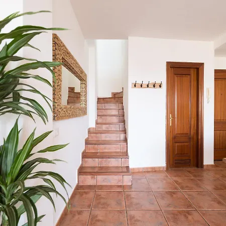 Giraud Ii - Secluded Beachfront Duplex Apartment *