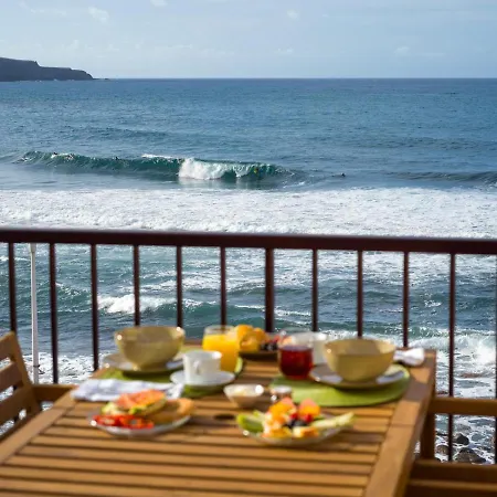 Giraud Ii - Secluded Beachfront Duplex Apartment