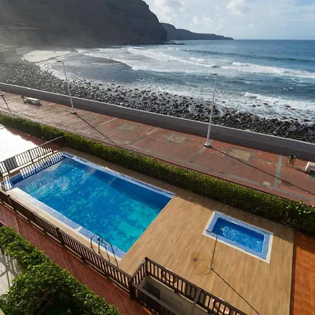Giraud Ii - Secluded Beachfront Duplex Apartment *